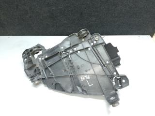 Кронштейн крепления фары левый TOUAREG 02-10 2007 BHK 3.6