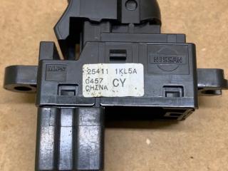 Кнопка стеклоподъемника задняя левая SENTRA B17 12-21