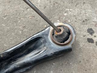 Рычаг передней подвески нижний правый SENTRA B17 12-21 2018 1.8 MRA8DE