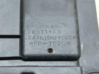 Пластик под лобовое стекло / Жабо MITSUBISHI OUTLANDER 03-07 2.4 4G69