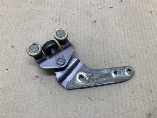 Ролик сдвижной двери нижний левый SIENNA 11-16 2012 3.5 2GR-FE