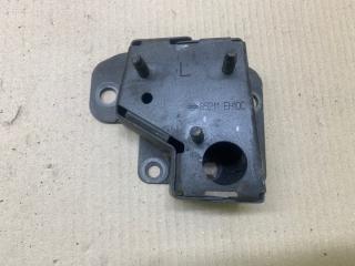 Кронштейн усилителя заднего бампера задний левый M35/M45 04-10 2008 3.5 VQ35HR