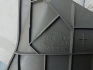 Накладка в салоне передняя правая MDX (YD2) 06-13