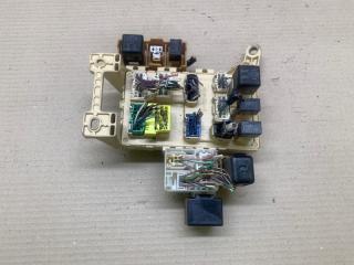 Блок предохранителей салон RX300 98-03 2001 3.0 1MZFE