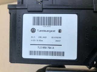 Моторчик стеклоподъемника задний правый TOUAREG 02-10 2007 BHK 3.6