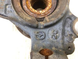 Кулак поворотный передний левый 3 BL 09-13 2009 2.5 L (L5-VE)