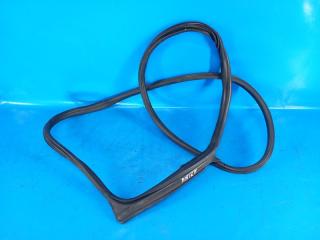 Уплотнитель двери правый MINI COOPER (F56) 14-18 2014 Б/У Уплотнитель двери правый MINI COOPER (F56) 14-18 2014