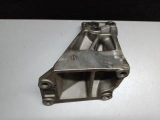 Кронштейн опоры двигателя правый INFINITI M35/M45 04-10 3.5 VQ35HR