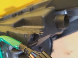 Фара правая LEAF 18-