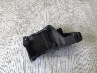 Кронштейн насоса ГУР CARISMA 95-04 1.8 GDI