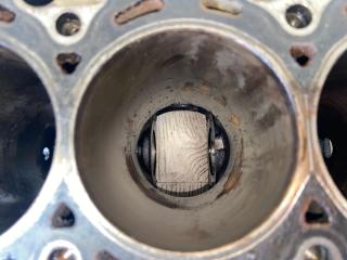 Блок двигателя CARISMA 95-04 1.8 GDI