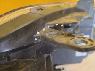 Фара правая AURIS 06-12