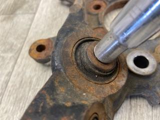 Цапфа задняя правая FX S50 03-08