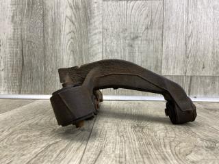 Цапфа задняя левая CAMRY 40 06-11