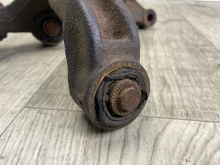 Цапфа задняя левая CAMRY 40 06-11