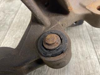 Цапфа задняя левая CAMRY 40 06-11