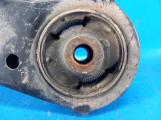 Рычаг передней подвески нижний правый PRIUS 16- 2017 XW50