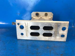 Кронштейн переднего бампера левый TOYOTA PRIUS PLUS 11-14 ZVW41L 1.8 2ZRFXE