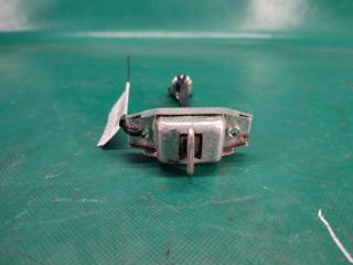 Ограничитель двери передний правый RAV4 13-19 2016 2.5 2ARFE