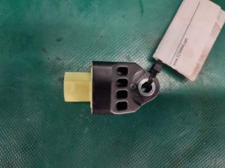 Датчик удара передний правый TOYOTA RAV4 13-19 2016 Б/У Датчик удара передний правый TOYOTA RAV4 13-19 2016