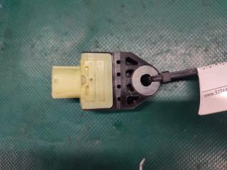 Датчик удара передний правый VENZA 09-16