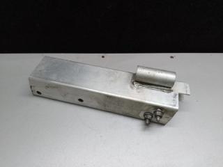 Кронштейн усилителя заднего бампера правый AUDI Q5 08-16 2015 Б/У Кронштейн усилителя заднего бампера правый AUDI Q5 08-16 2015