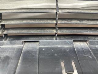 Решетка переднего бампера PRIUS PLUS 11-14