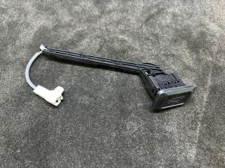 Кнопка открывания багажника внутренняя RAV4 18-