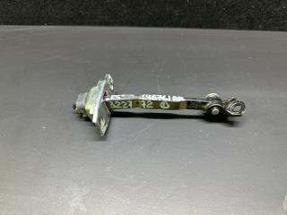 Ограничитель двери задний левый LEXUS ES300 ES330 01-06 2006 Б/У Ограничитель двери задний левый LEXUS ES300 ES330 01-06 2006