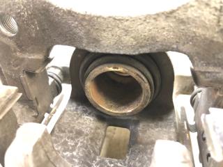 Суппорт тормозной задний левый RAV4 13-19 2016 2.5 2ARFE