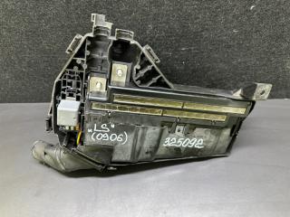 Блок предохранителей моторный отсек LS460 06-12 2007 XF40 4.6 1UR-FSE