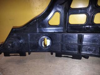 Кронштейн переднего бампера правый AURIS 13-18