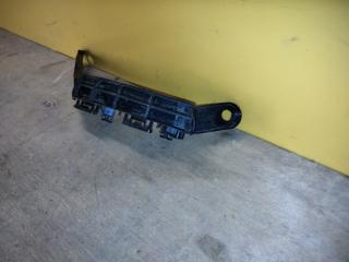 Кронштейн заднего бампера правый RAV4 18-