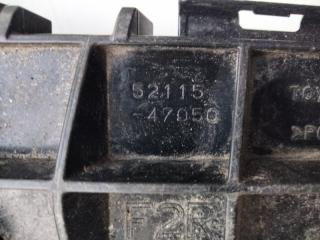 Кронштейн переднего бампера правый PRIUS 16-