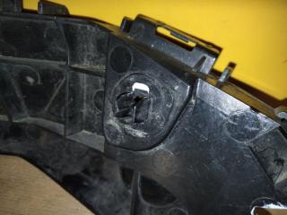 Кронштейн переднего бампера правый RAV4 13-19