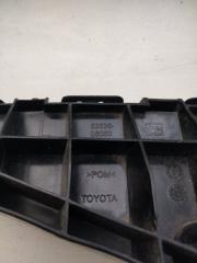 Кронштейн переднего бампера левый AVENSIS 08-18