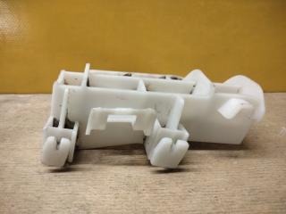 Кронштейн заднего бампера правый COROLLA E170 13-19