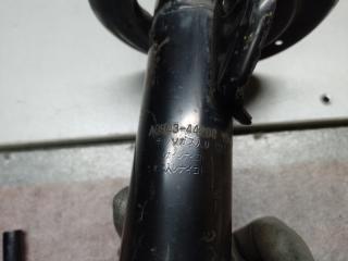 Амортизатор передний левый PRIUS C/AQUA 11-14 2013 NHP10L 1NZ-FXE 1.5L