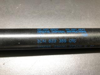 Амортизатор капота правый VOLKSWAGEN ATLAS 17 -