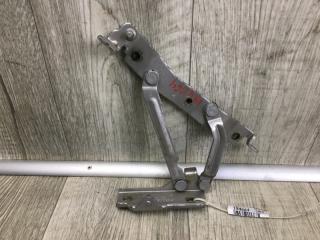 Петля крышки багажника задняя правая MITSUBISHI GALANT 03-12 2009