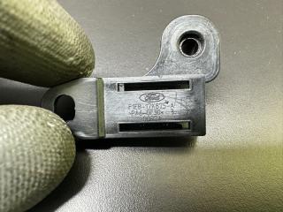 Кронштейн переднего бампера левый FOCUS 10-18