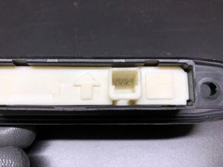 Кнопка открывания багажника наружная PRIUS - 30 09-17 2013 1.8 2ZRFXE