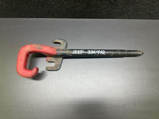 Крюк буксировочный передний левый CHEROKEE 14-