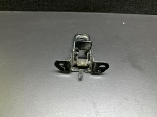 Петля замка капота PRIUS - 30 09-17