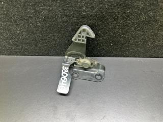 Крюк замка капота NISSAN LEAF 10-17