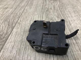 Моторчик заслонки печки VOLKSWAGEN PHAETON 02-10