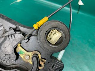 Замок двери задний левый TOYOTA MATRIX 02-08