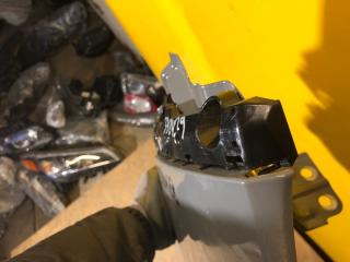 Кронштейн переднего бампера (на крыле) левый LEAF 18-