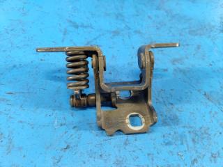 Петля двери нижняя передняя левая SEBRING 06-10