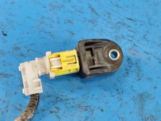 Датчик удара передний PRIUS - 30 09-17 2010 ZVW30